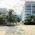 Apto con salida directa a la playa Cartagena Colombia